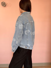 Load image into Gallery viewer, vintage daisy printed denim jacket