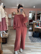 Load image into Gallery viewer, vintage red ribbed pullover