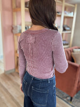 Load image into Gallery viewer, des burgundy mineral washed henley