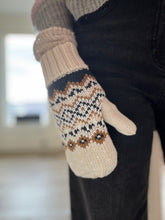 Load image into Gallery viewer, cream, black + camel nordic mittens