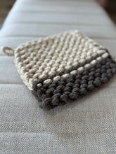 Load image into Gallery viewer, crochet color block pot holder | 2 styles
