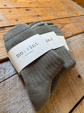 Load image into Gallery viewer, olive ribbed quarter socks