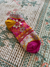 Load image into Gallery viewer, natural life cozy floral ankle socks