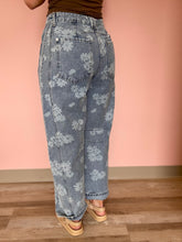 Load image into Gallery viewer, floral printed denim barrel jeans
