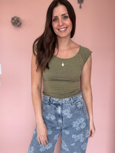 Load image into Gallery viewer, olive cut boat neck tee