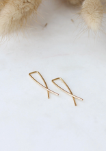 Load image into Gallery viewer, hello adorn mini pescados earrings