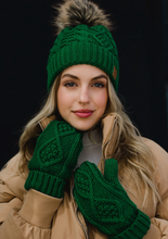 Load image into Gallery viewer, classic green cable mittens