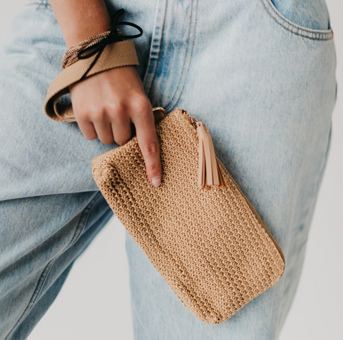 tan raffia woven wallet wristlet clutch