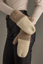Load image into Gallery viewer, cream + taupe chunky knit mittens