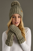 Load image into Gallery viewer, sage chunky knit mittens