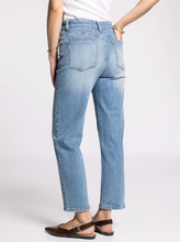 Load image into Gallery viewer, vintage sky straight leg jeans