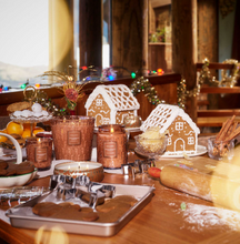 Load image into Gallery viewer, voluspa gingerbread chalet large jar candle