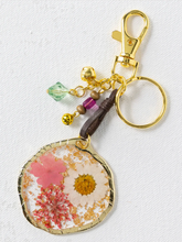 Load image into Gallery viewer, natural life pressed flower keychain
