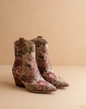 Load image into Gallery viewer, wildflower tapestry western boot