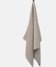 Load image into Gallery viewer, geometry waffle bath towel | 3 colors