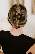 Load image into Gallery viewer, teleties flat round claw clip | 7 colors | 4 sizes