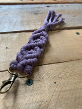 Load image into Gallery viewer, macrame keychain | 8 colors