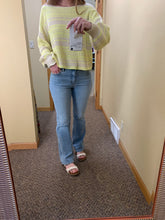 Load image into Gallery viewer, light wash midrise bootcut