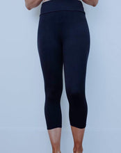 Load image into Gallery viewer, buttery-soft capri leggings | new colors added