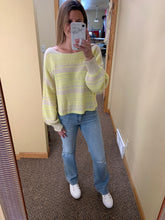 Load image into Gallery viewer, light wash midrise bootcut